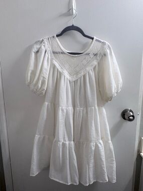 By The River Women’s Ivory Lace Tiered Puff-Sleeve Dress